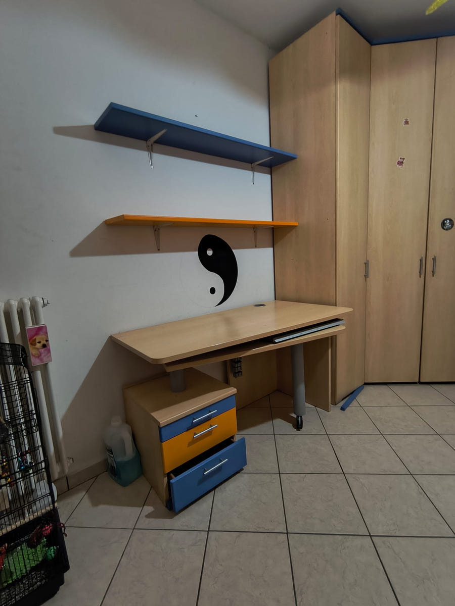 Cameretta con cabina armadio e letto a castello