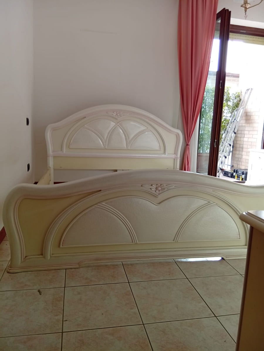 Camera matrimoniale completa stile classico