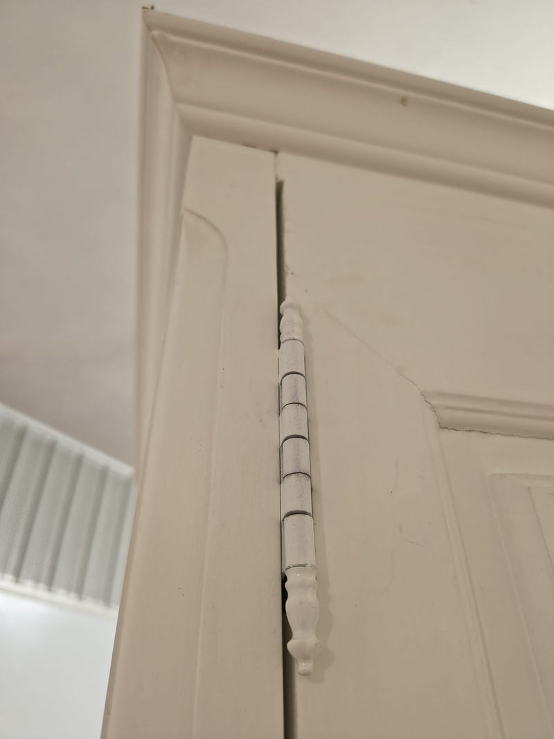 Armadio due ante in legno