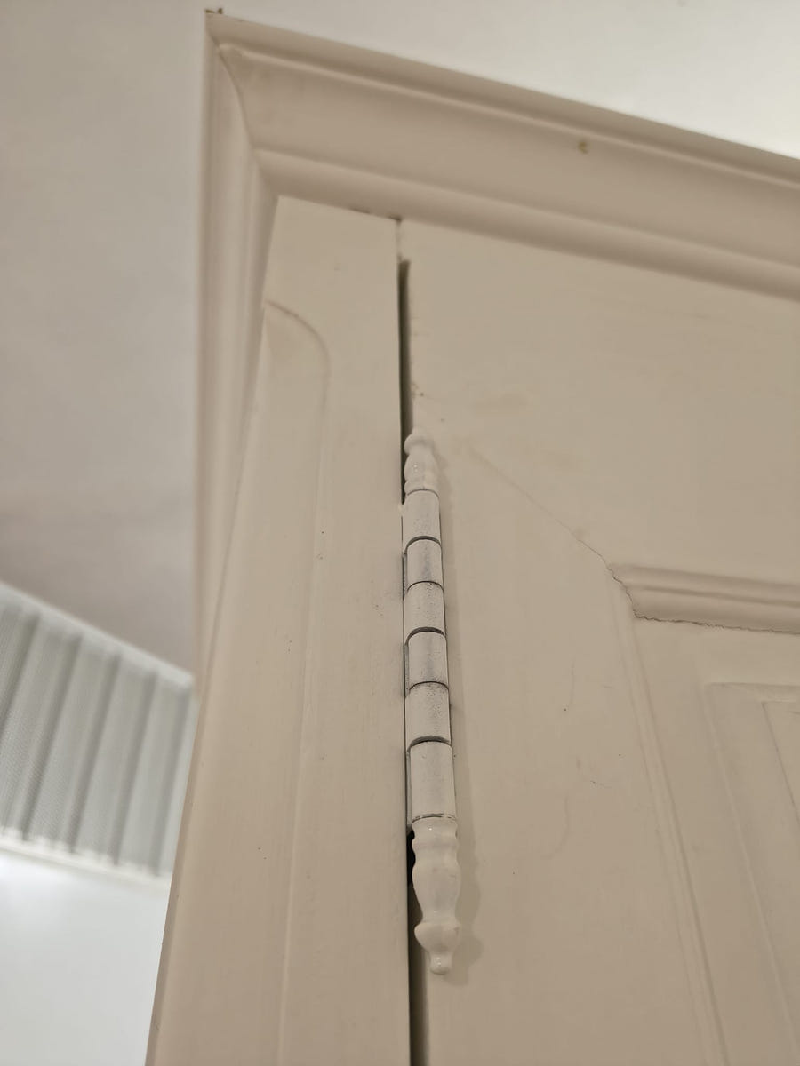 Armadio due ante in legno