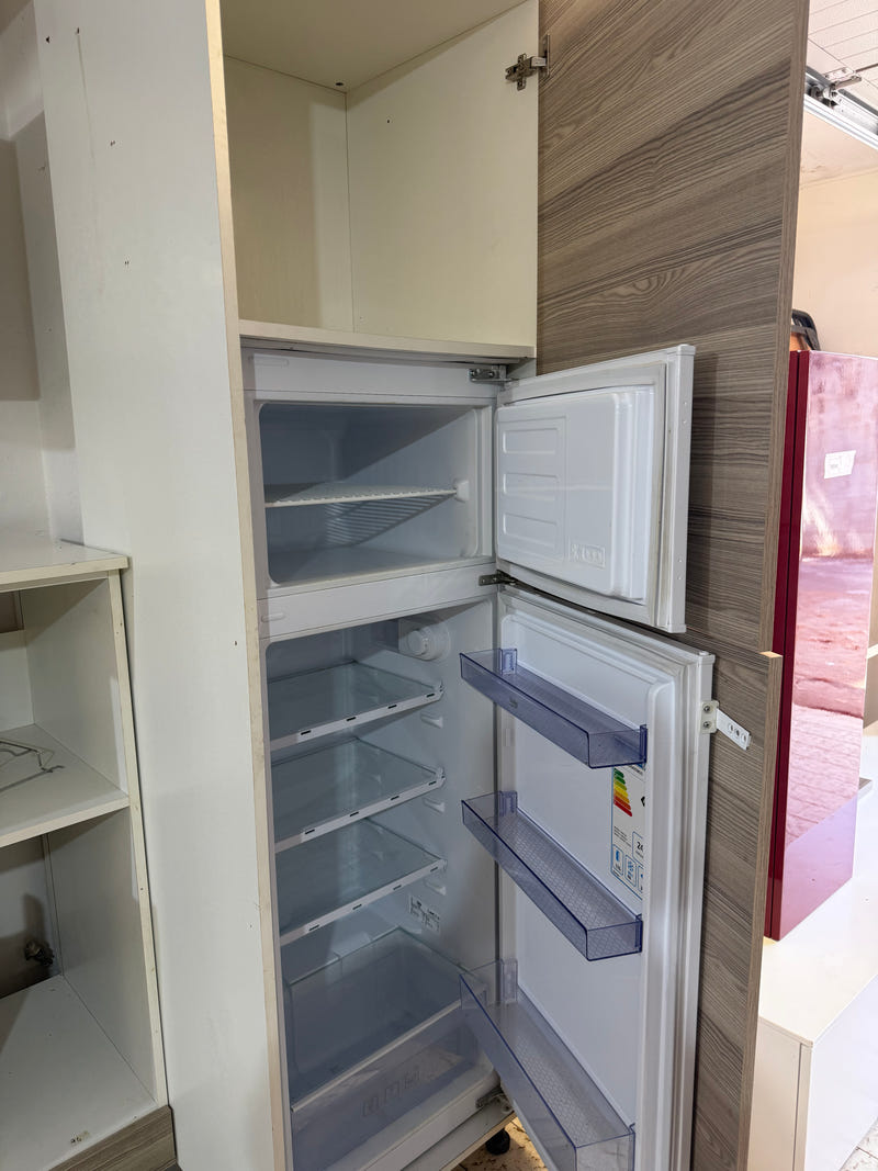 Cucina lineare con penisola