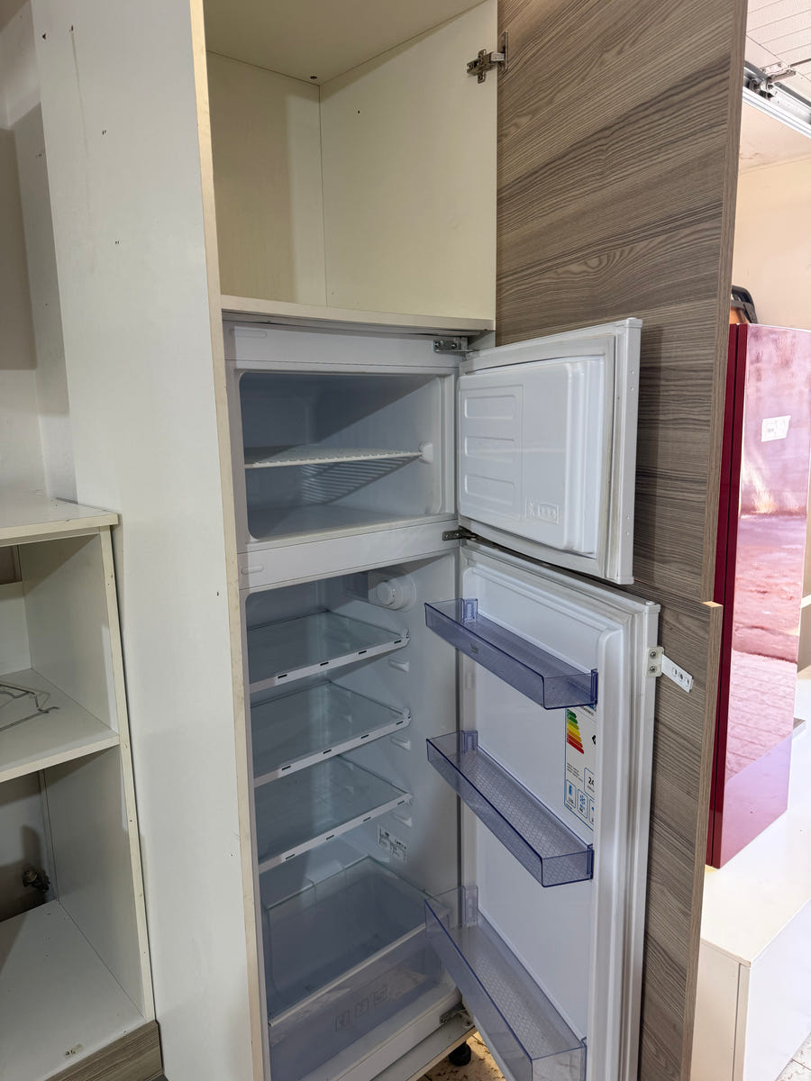 Cucina lineare con penisola