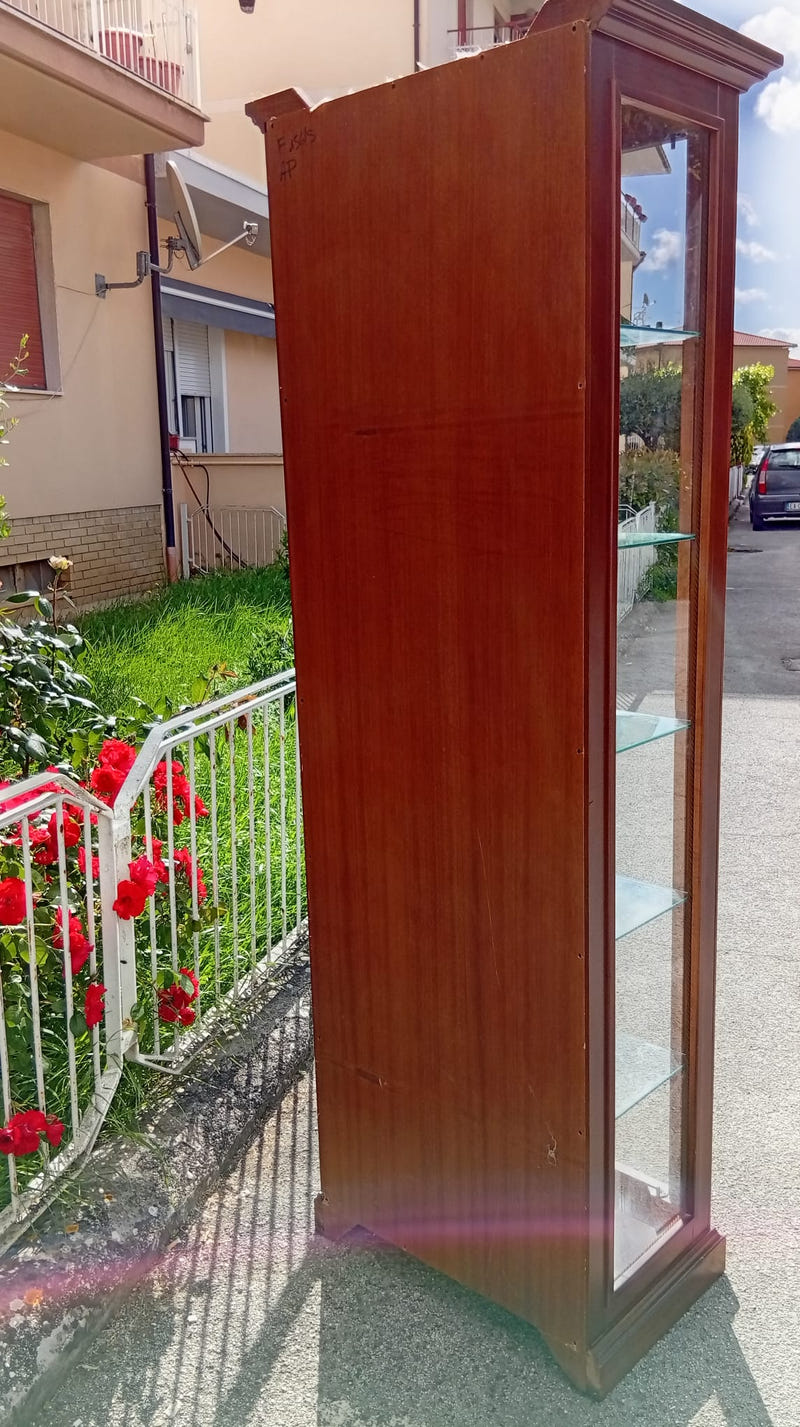 Vetrina a colonna con ripiani in vetro