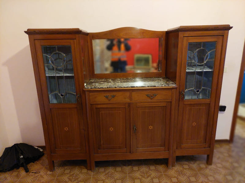 Credenza cucina stile Liberty con piana in marmo