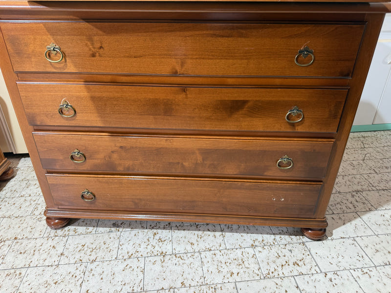 Camera matrimoniale completa in legno