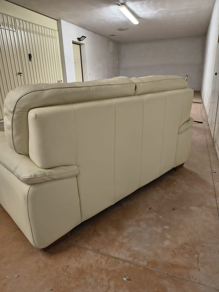 Divano 2 posti in simil pelle