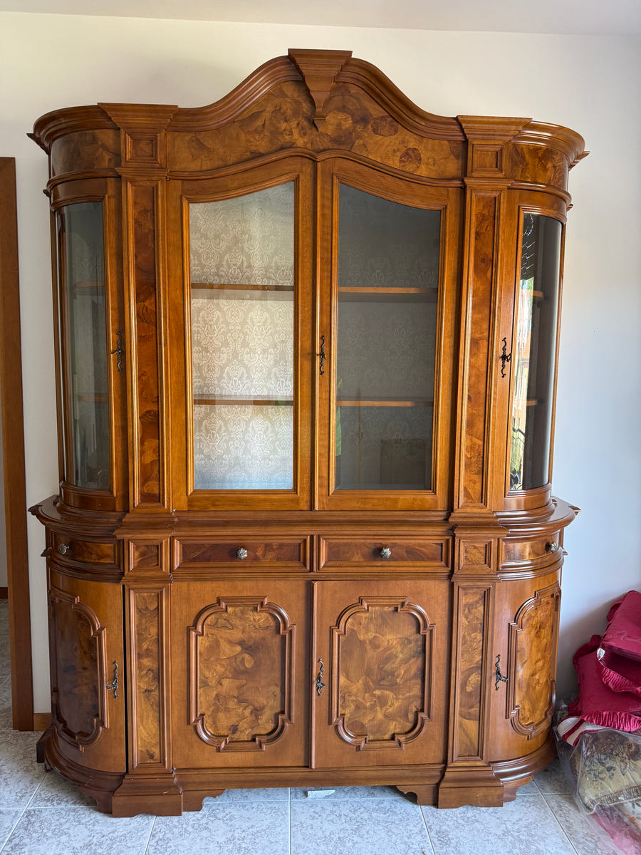 Credenza in radica di noce