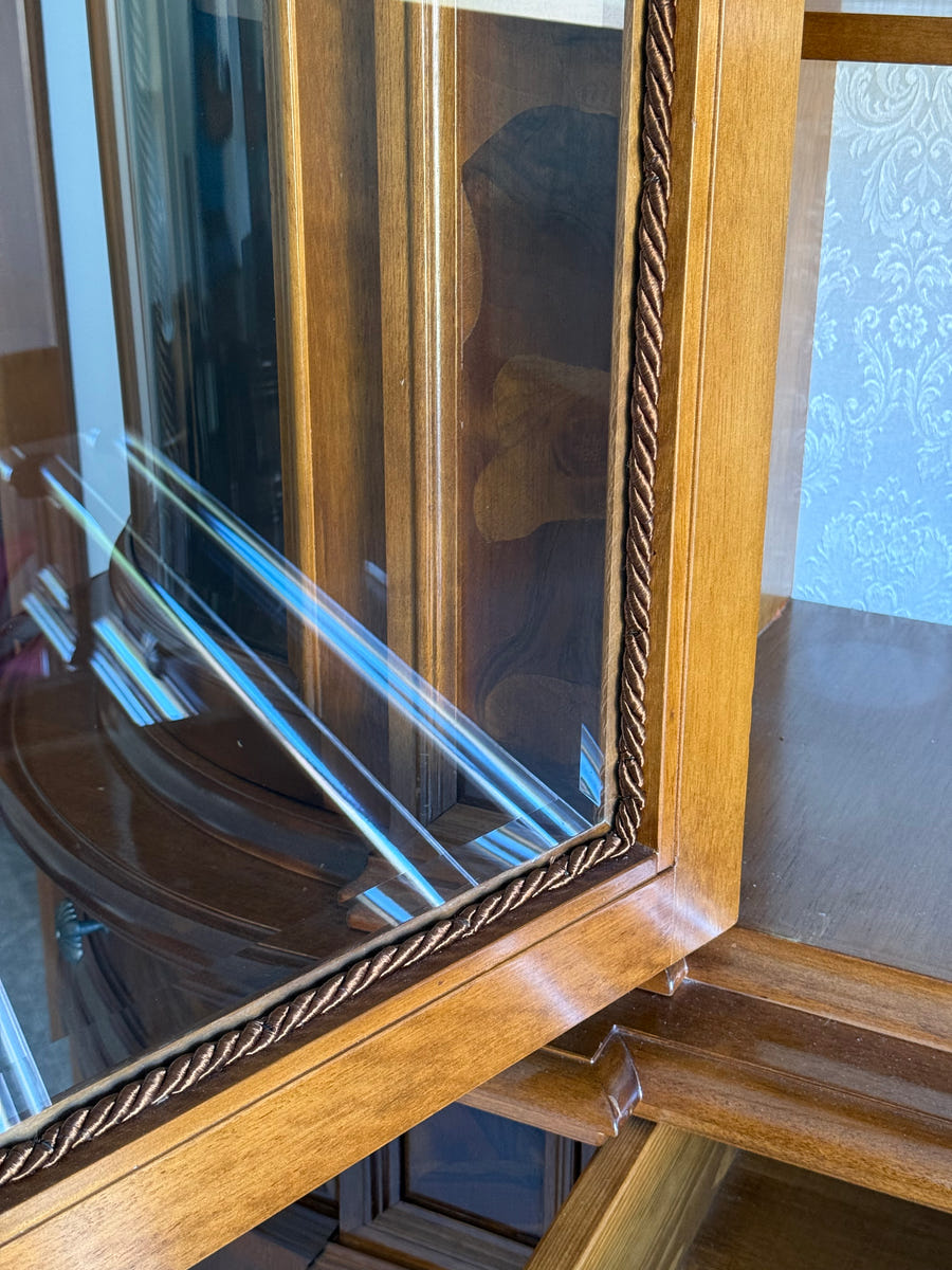Credenza in radica di noce