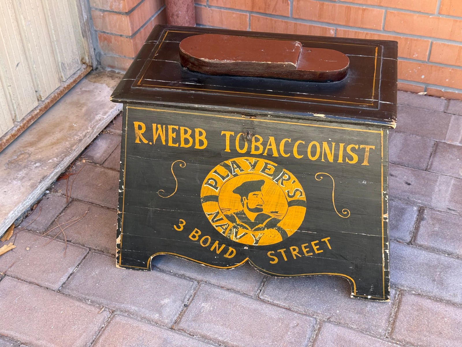 Antico Pulisci Scarpe Inglese Anni ’50 R. Webb Tobacconist Vintage in Legno