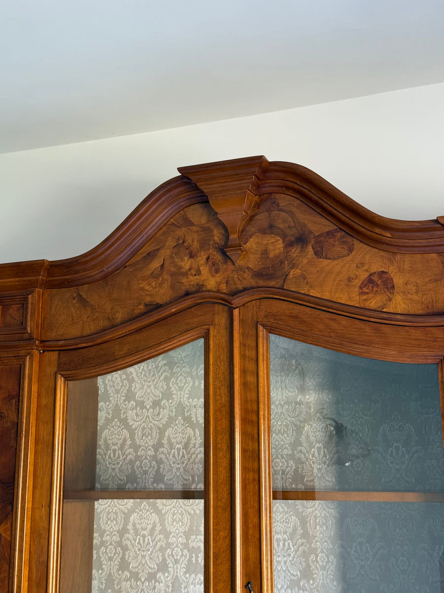 Credenza in radica di noce