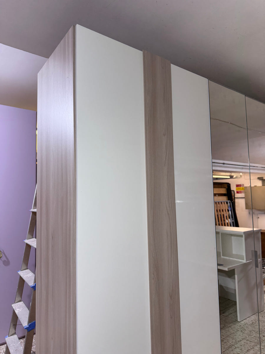 Armadio moderno e di qualità con accessori interni