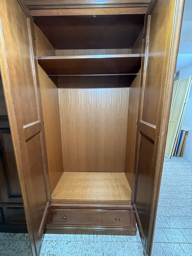 Camera matrimoniale completa in legno