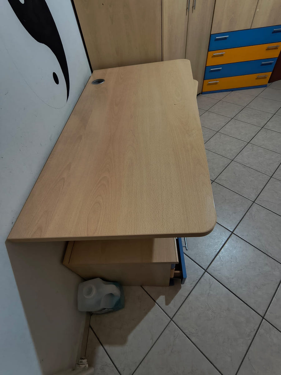 Cameretta con cabina armadio e letto a castello