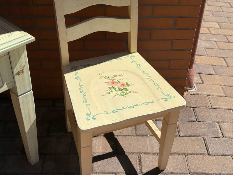 Scrittoio in legno + sedia