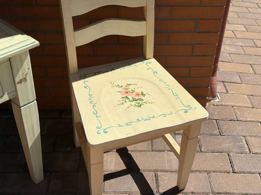 Scrittoio in legno + sedia