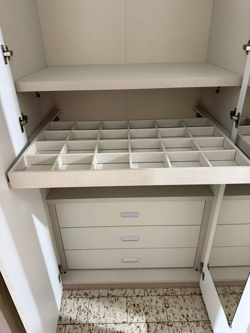 Armadio moderno e di qualità con accessori interni