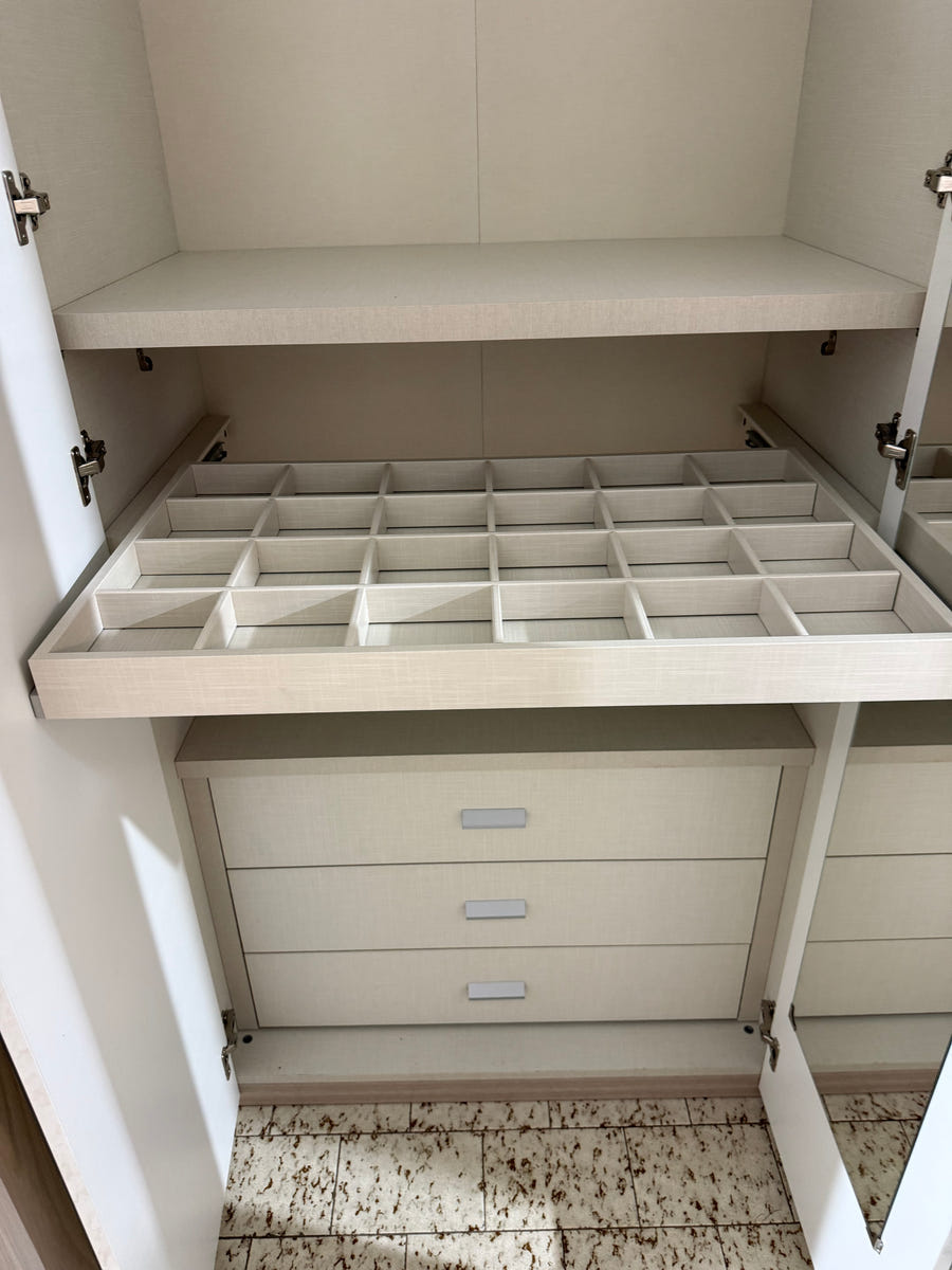 Armadio moderno e di qualità con accessori interni