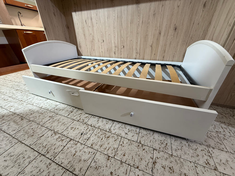Letto singolo con cassetti sotto