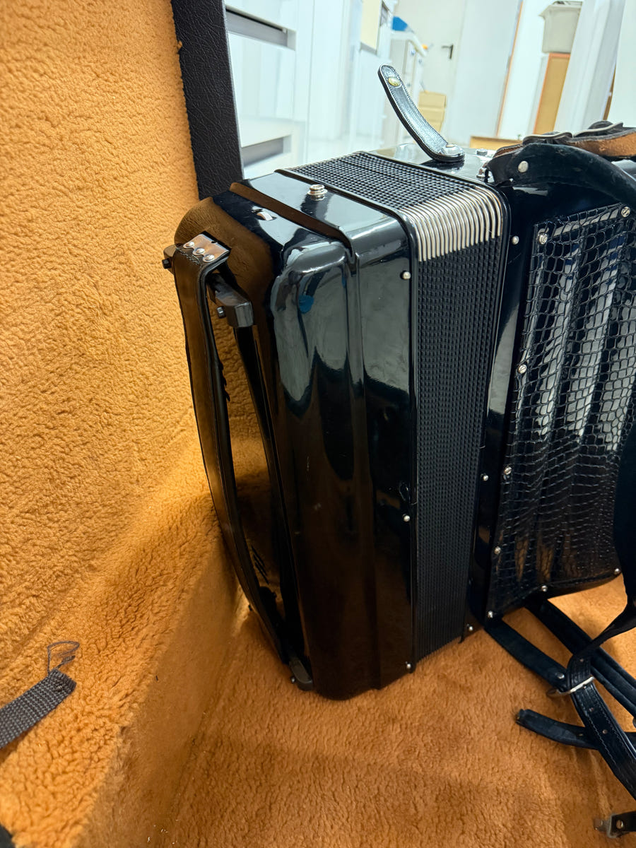 Fisarmonica a bottoni Stradella Musette – 120 bassi – 9+5 registri