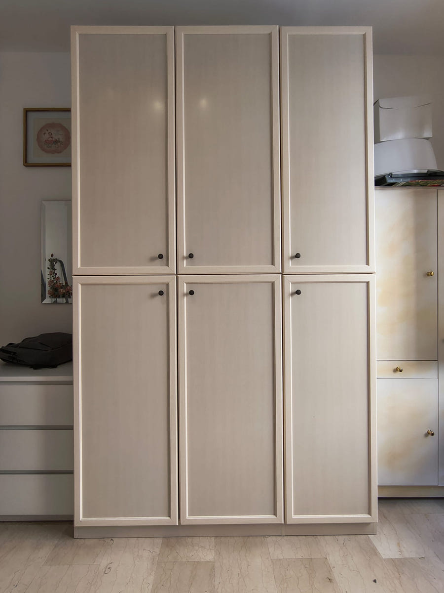 Armadio beige a 3 ante