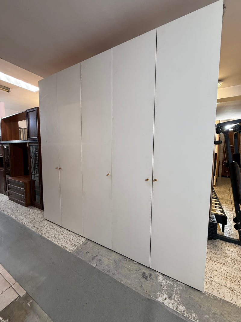 Armadio a 5 ante con accessori vari