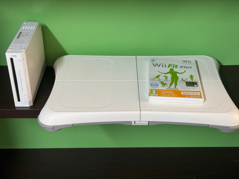 Nintendo Wii + pedana + Wii Fit plus
