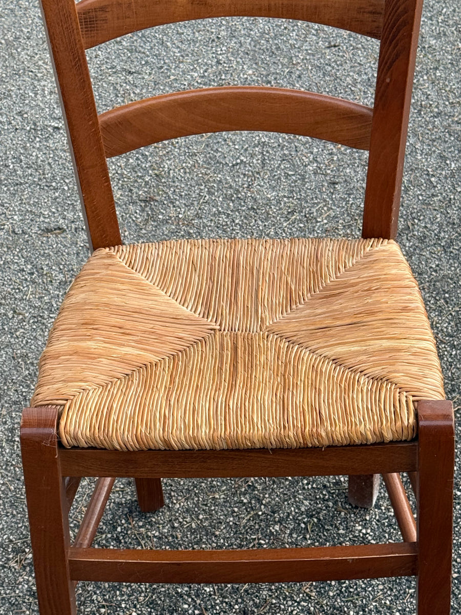 Sedie in legno con seduta in paglia – 30 pezzi disponibili (vendita a blocchi di 6 pz)
