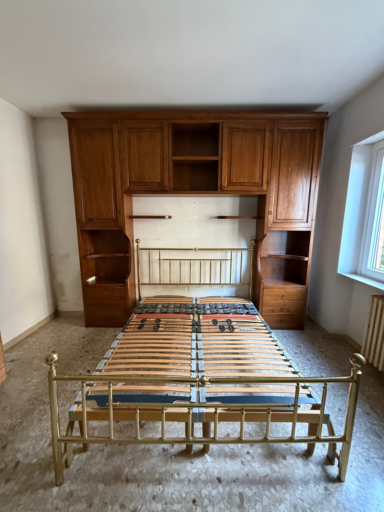 Armadio a ponte matrimoniale in legno (letto e rete a parte)