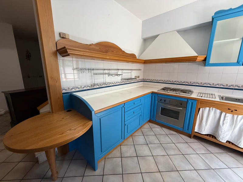 Cucina angolare stile rustico