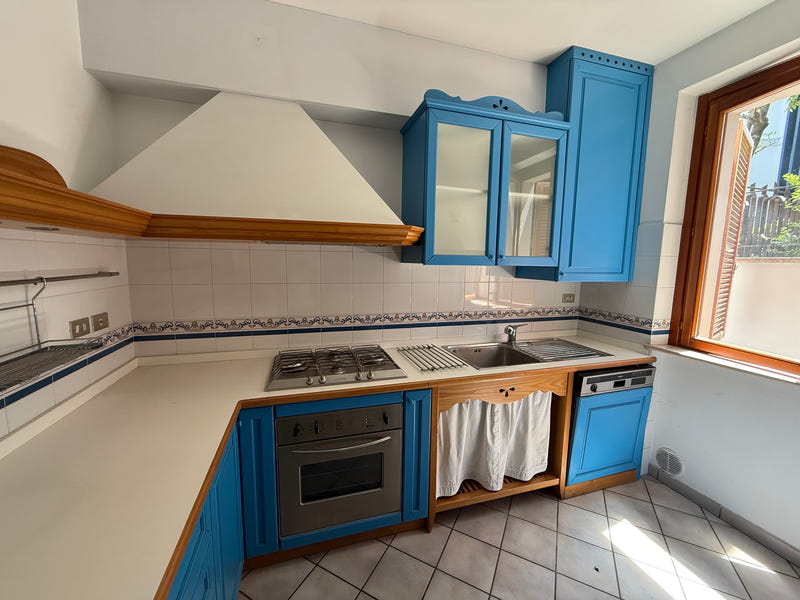 Cucina angolare stile rustico