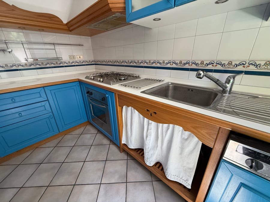 Cucina angolare stile rustico