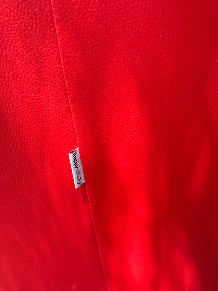 Divano simil pelle color rosso
