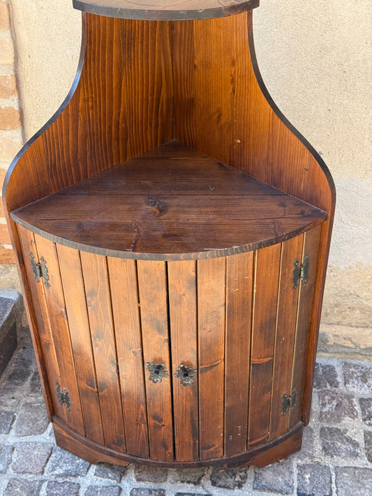 Piccolo mobile da taverna stile rustico