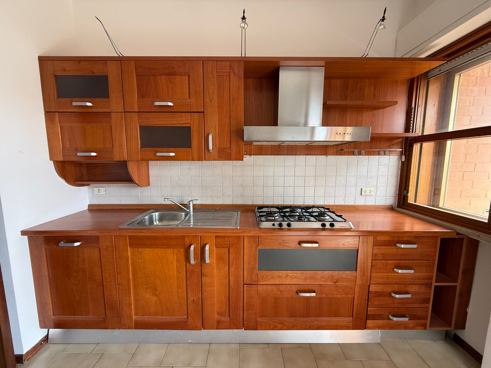 Cucina lineare lunga 315+105 cm