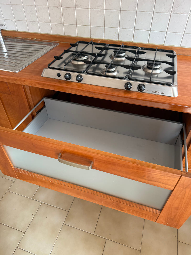 Cucina lineare lunga 315+105 cm