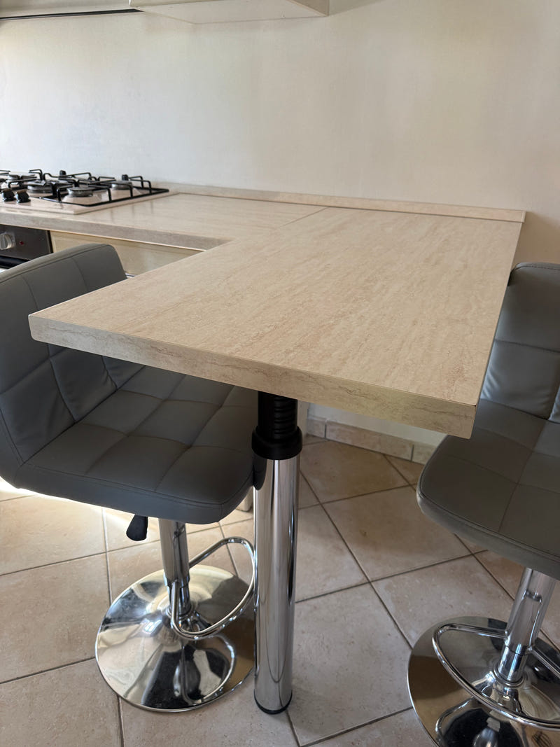 Cucina angolare con penisola