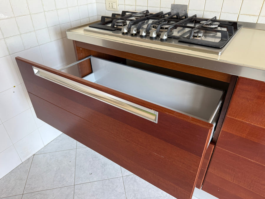 Cucina Scavolini con penisola e dispensa
