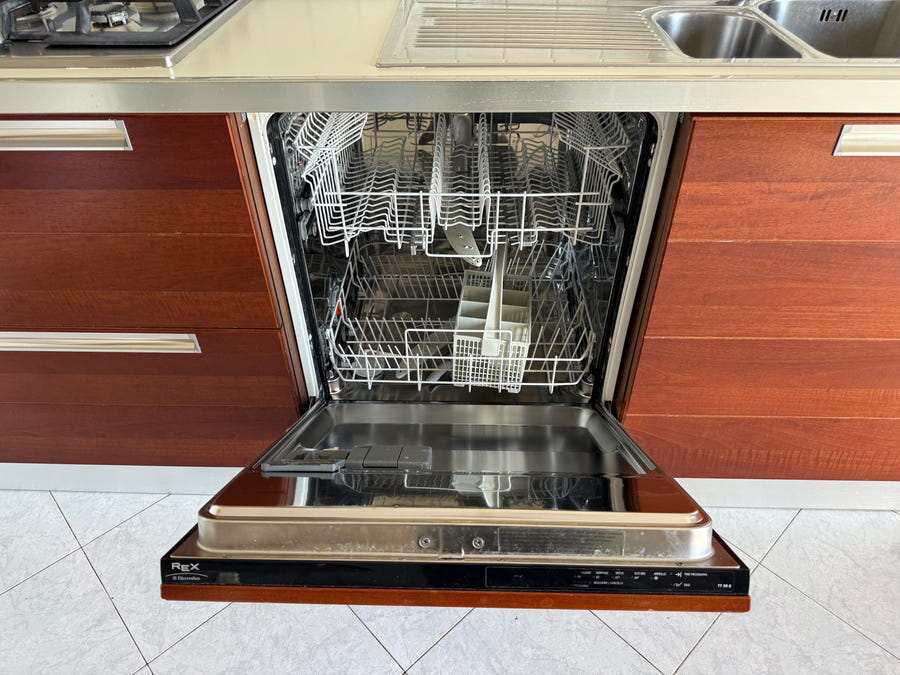 Cucina Scavolini con penisola e dispensa