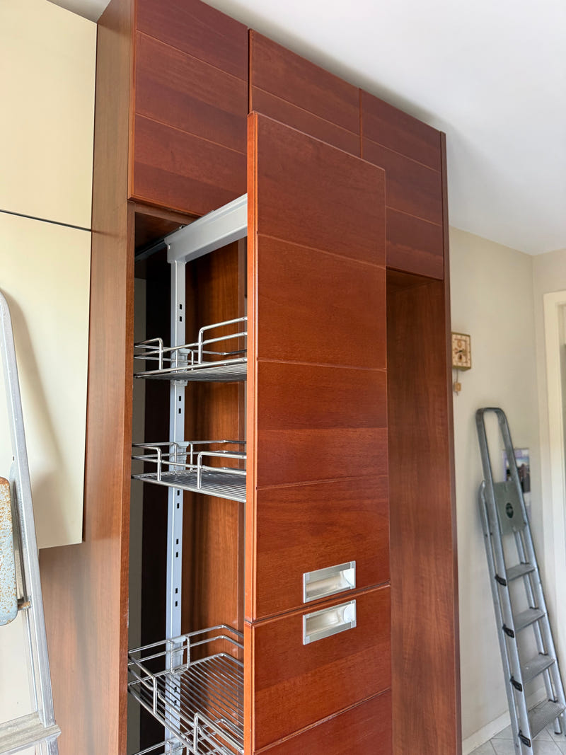 Cucina Scavolini con penisola e dispensa