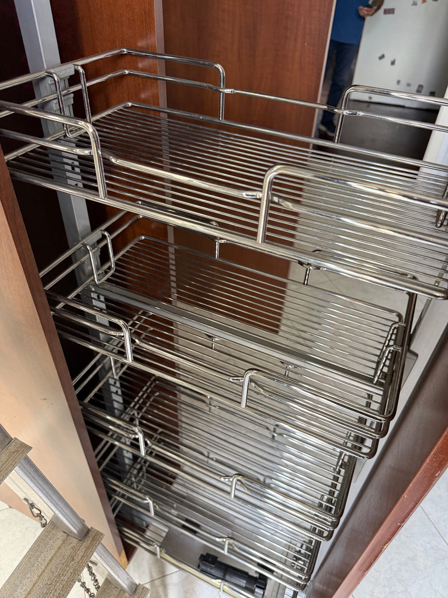 Cucina Scavolini con penisola e dispensa