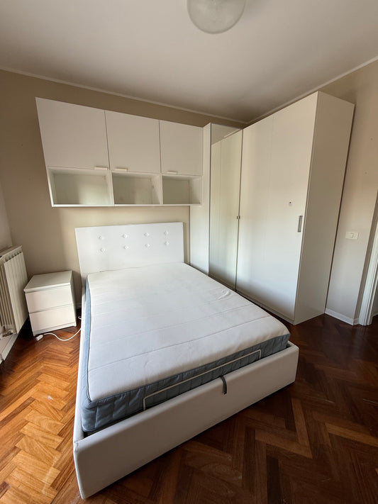 Cameretta a ponte angolare IKEA con letto contenitore e materasso