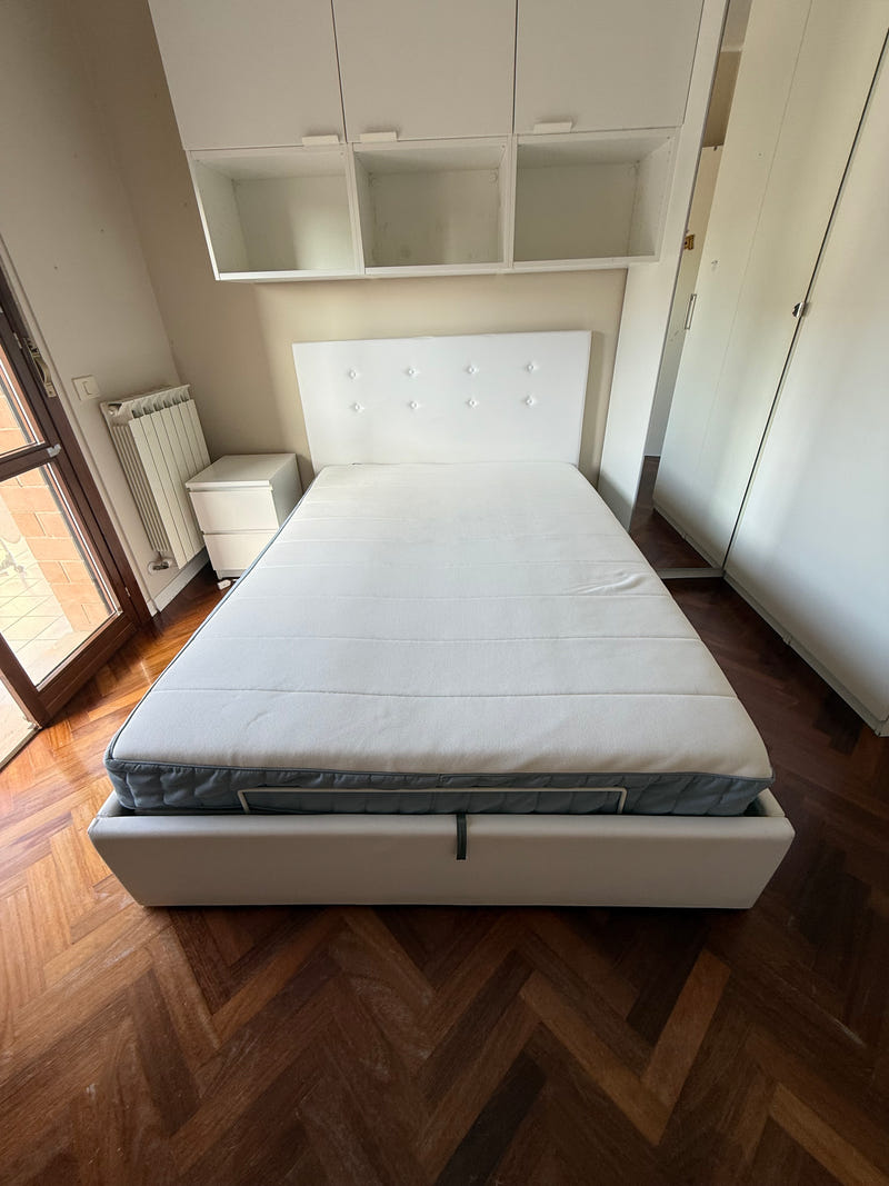 Cameretta a ponte angolare IKEA con letto contenitore e materasso