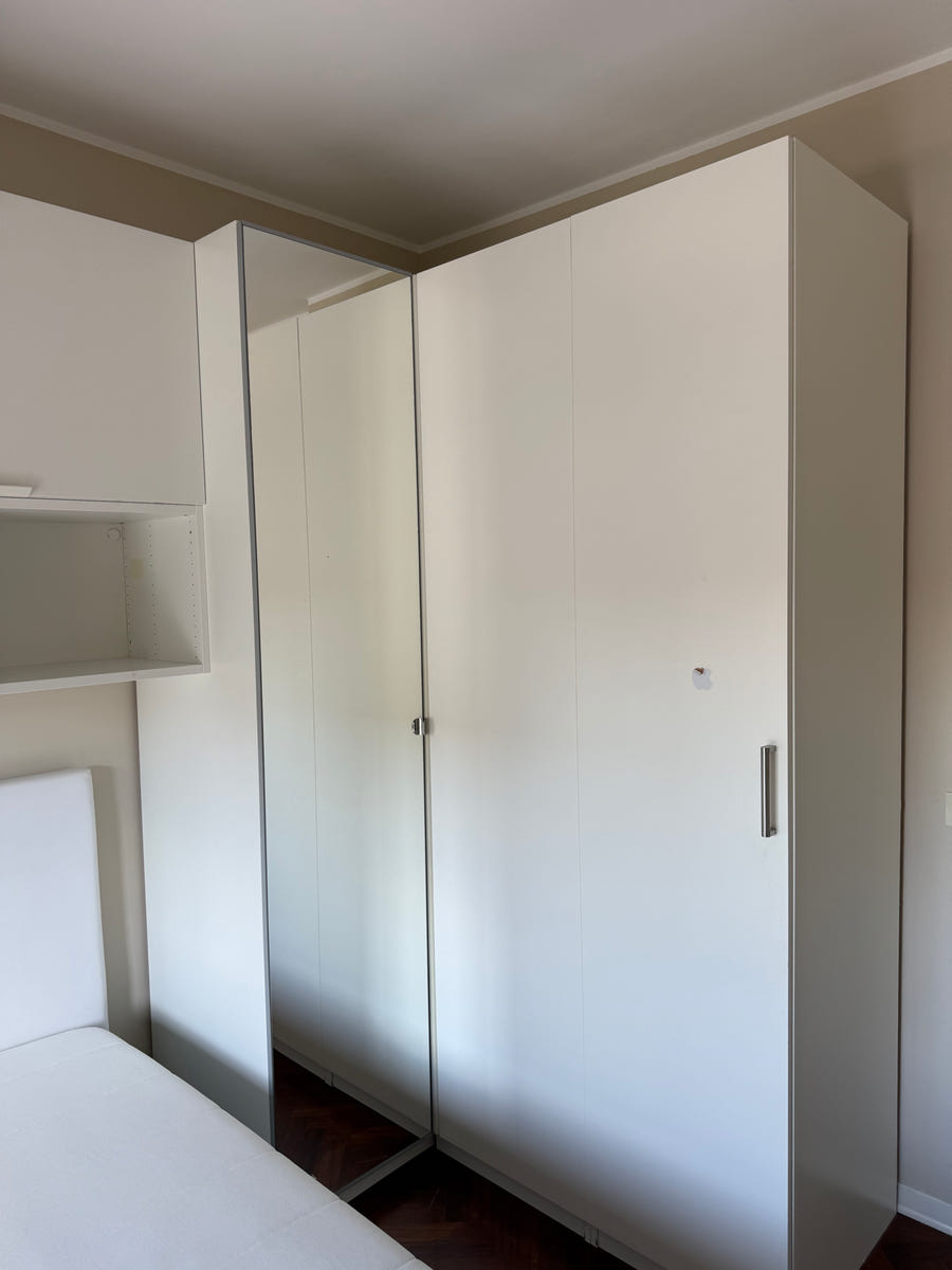 Cameretta a ponte angolare IKEA con letto contenitore e materasso
