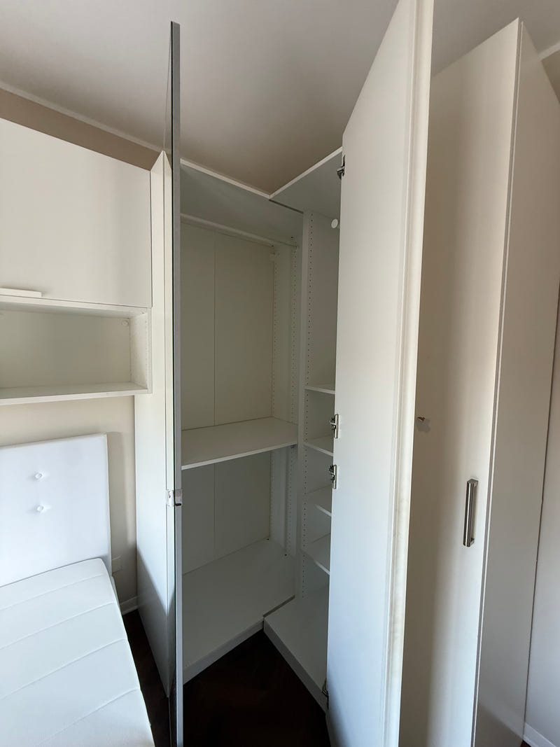 Cameretta a ponte angolare IKEA con letto contenitore e materasso