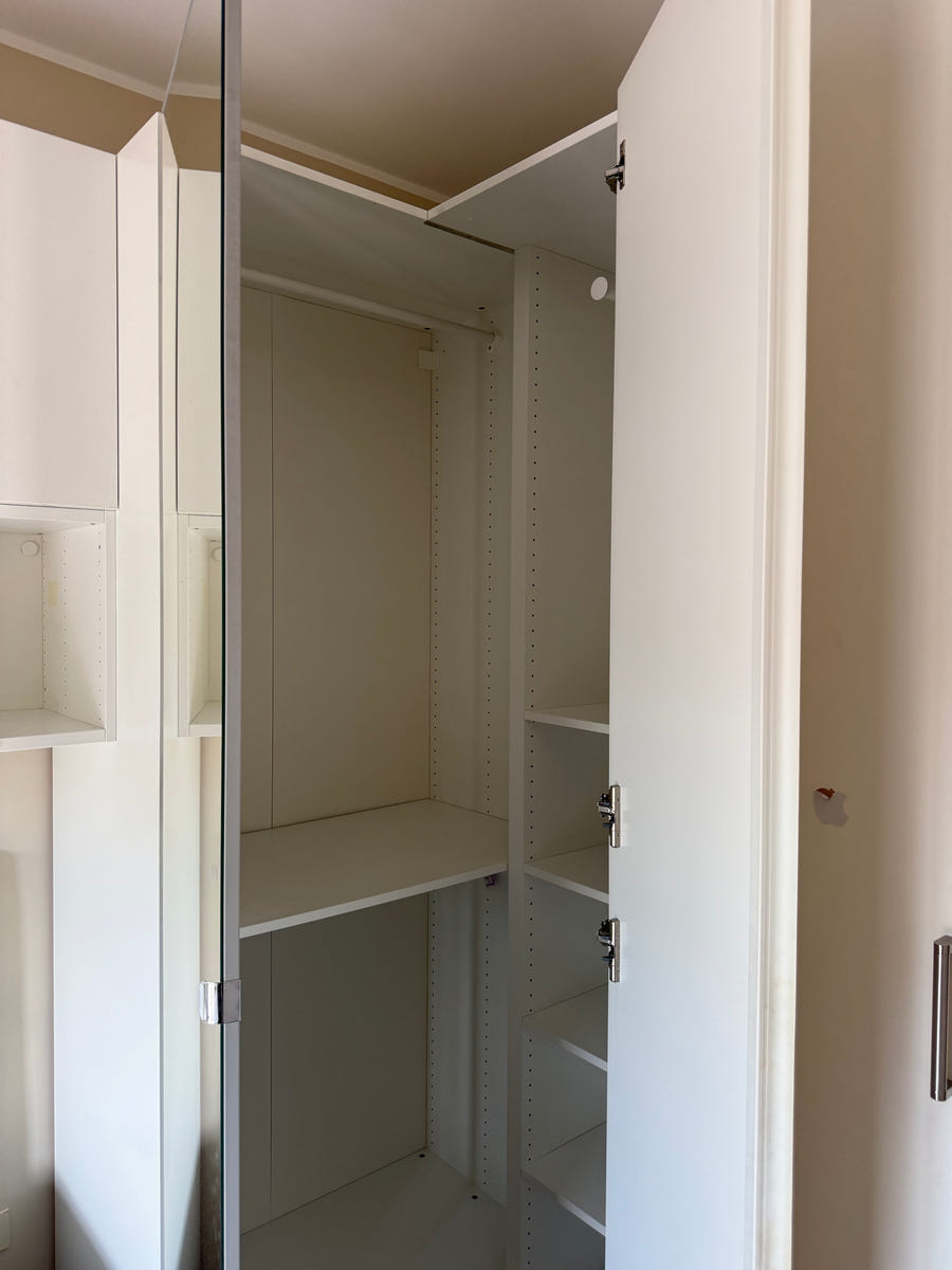Cameretta a ponte angolare IKEA con letto contenitore e materasso
