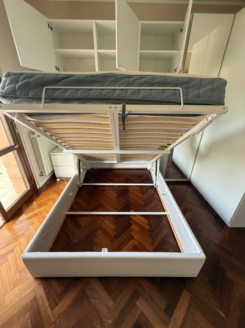 Cameretta a ponte angolare IKEA con letto contenitore e materasso