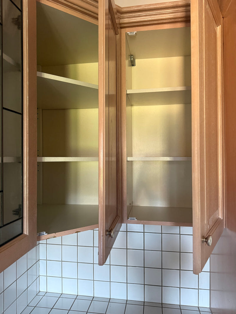 Cucina angolare con top in pietra