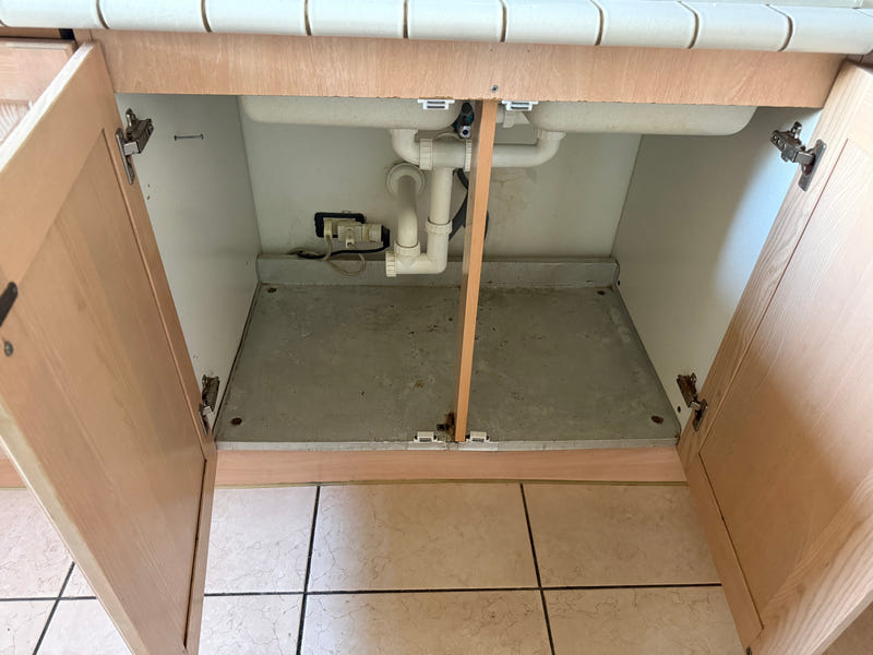 Cucina angolare con top in pietra