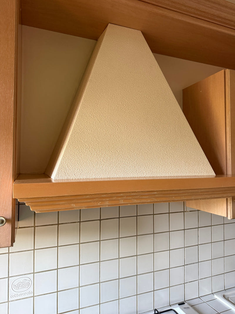 Cucina angolare con top in pietra