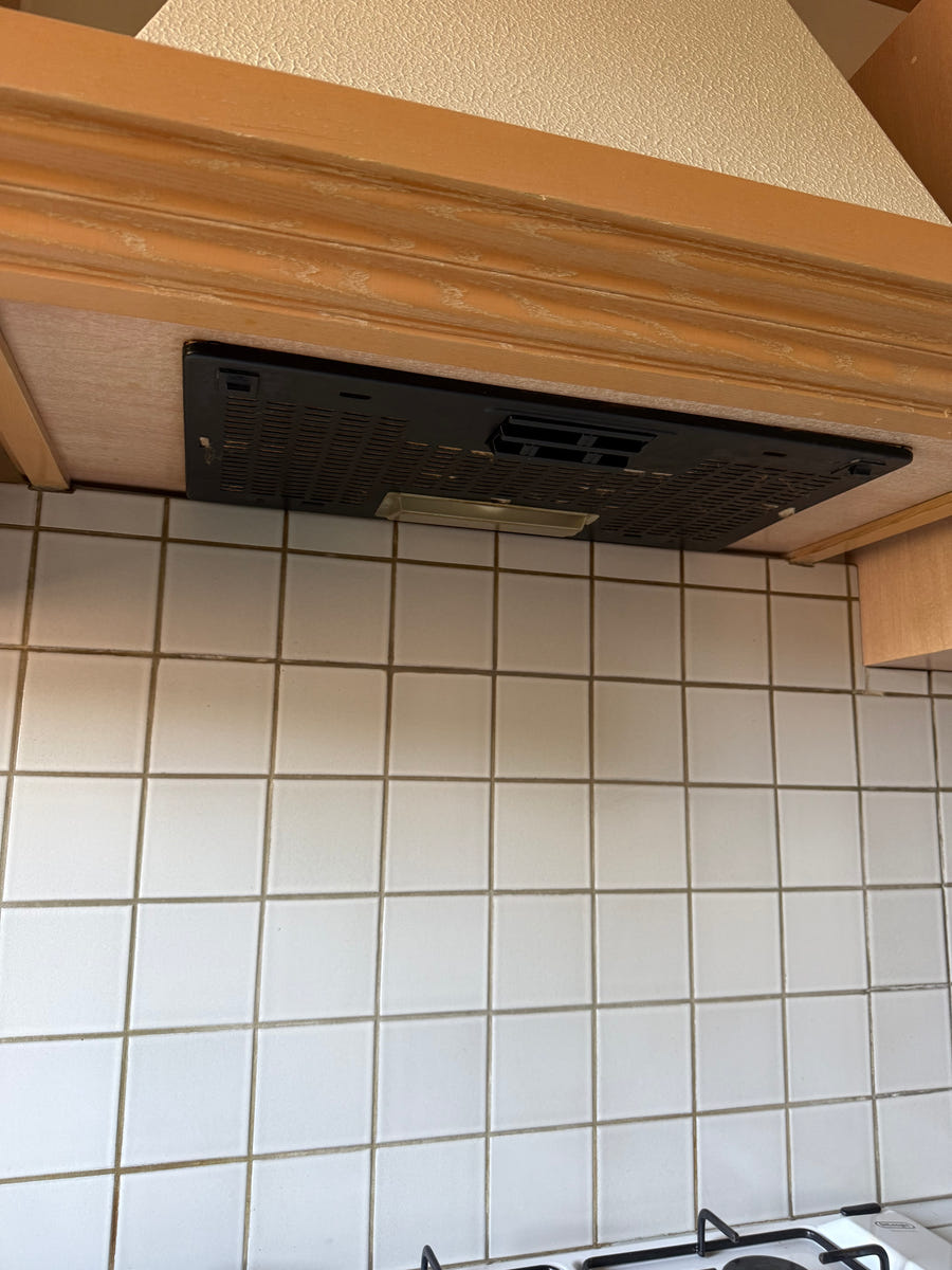 Cucina angolare con top in pietra